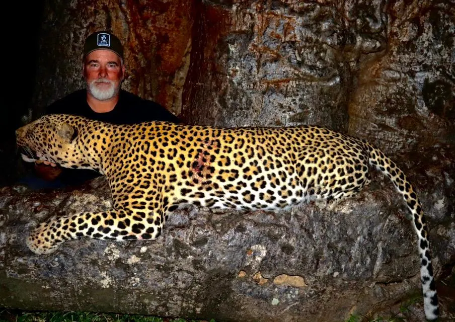 Brian Van Blerk with trophy leopard in Zimbabwe