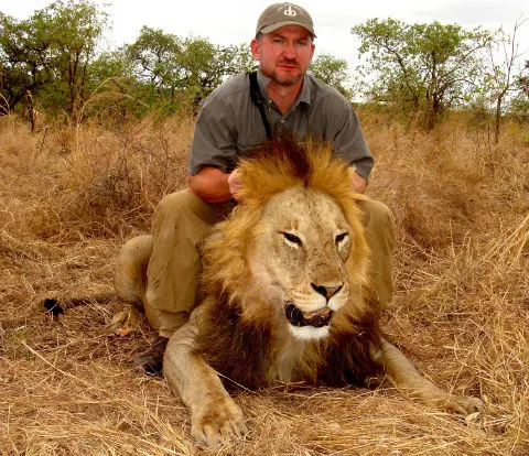 Brian Van Blerk tracking lion spoor in Zimbabwe bush
